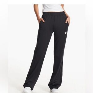Vuori courtside track pants